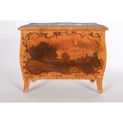 VENITIAN-style MAITRISE COMMODE with gold...