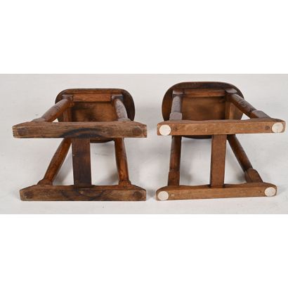 2 PETITS TABOURETS DE CHANTRE DANS LE GOUT...