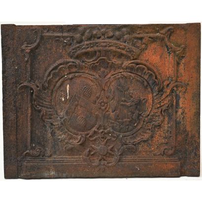 PLAQUE DE CHEMINEE LOUIS XV en fonte avec...