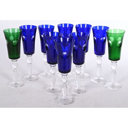 SAINT-LOUIS. 10 COUPES A CHAMPAGNE en cristal...