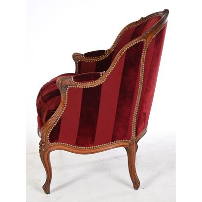 PAIRE DE BERGERES BASSES LOUIS XV de forme...