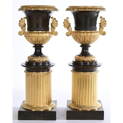 PAIR OF CASSOLETTES RESTAURATION in bronze...