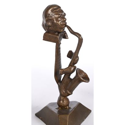 SET OF 6 MUSICIANS in bronze depicting the...