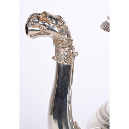 EMPIRE VERSEUSE in solid silver. Lion head...