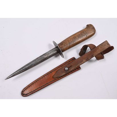 COUTEAU DE COMBAT Coutrot n° 6 G Page. Fourreau...