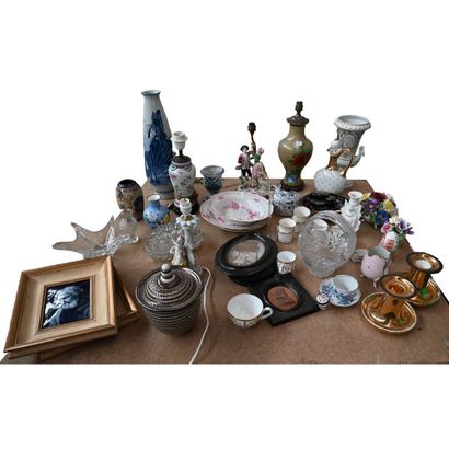 ENSEMBLE D’OBJETS décoratifs comprenant des...