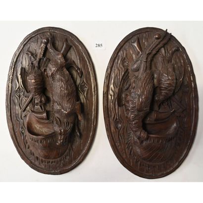 2 TROPHEES DE CHASSE en bois sculpté. (Manques)....