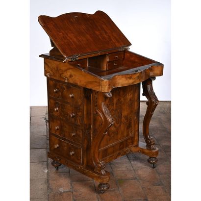 PETIT BUREAU DAVENPORT en placage de ronce...