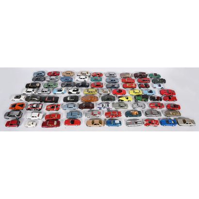 76 véhicules miniatures de tourisme en 1/43ème...