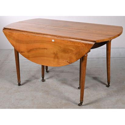 TABLE DE SALLE A MANGER DE STYLE LOUIS XVI...
