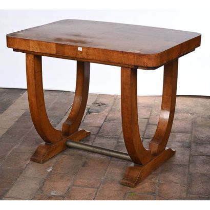 TABLE BISTROT en placage de noyer reposant...