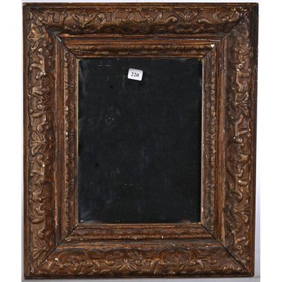 PETIT MIROIR en bois patiné et sculpté à...