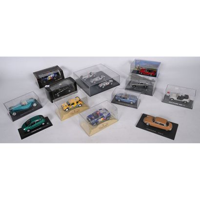 BEL ENSEMBLE de voitures 1/43ème en coffret....