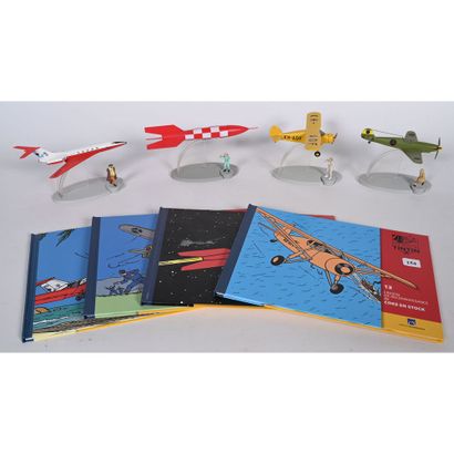 4 AVIONS ou fusée et leur fascicule avec...