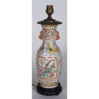 VASE monté en lampe en porcelaine de CHINE...