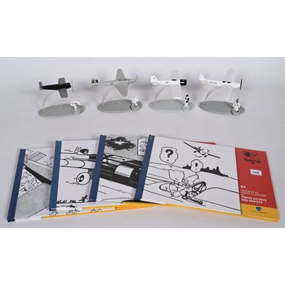 4 AVIONS en noir et blanc avec leur notice...