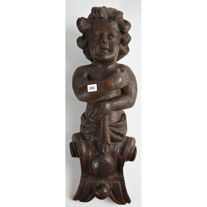 SUJET en bois sculpté représentant un amour...