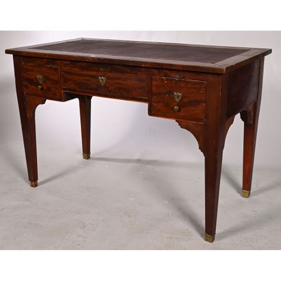 BUREAU DE STYLE DIRECTOIRE en placage d’acajou...