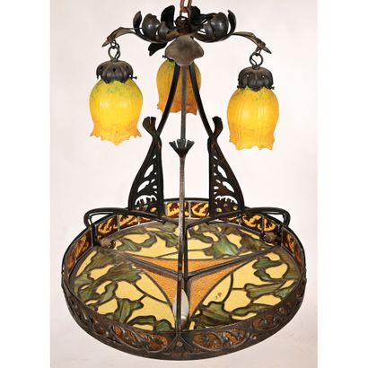 DAUM et MAJORELLE. LUSTRE 1900 en ferronnerie...