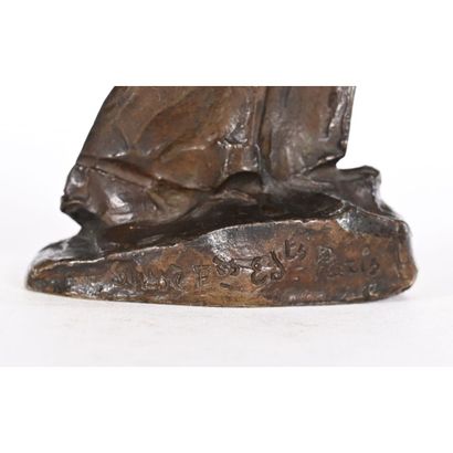 DALOU Jules Aimé. (1838-1902). «Femme rapportant...