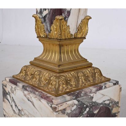 JOLIE COLONNE en marbre brèche d’Alep et...