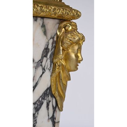 JOLIE COLONNE en marbre brèche d’Alep et...