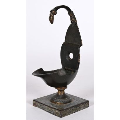 LAMPE A HUILE inspirée de l’antique en bronze...