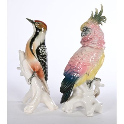 2 SUJETS en porcelaine polychrome représentant...