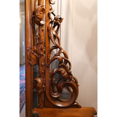 SPECTACULAIRE MEUBLE ART NOUVEAU formant...