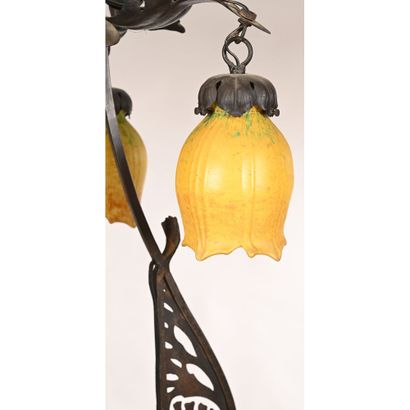 DAUM et MAJORELLE. LUSTRE 1900 en ferronnerie...
