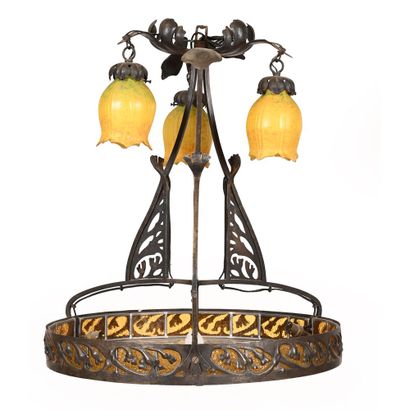 DAUM et MAJORELLE. LUSTRE 1900 en ferronnerie...