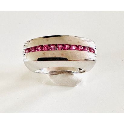 Ring in white gold 750°/°° set with a line...