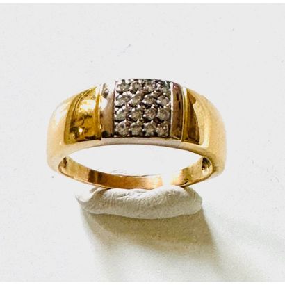 RING in yellow gold 750°/°° set with a square...
