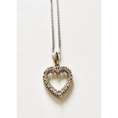 750°/°° white gold hollow heart pendant set...