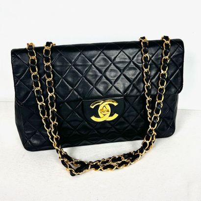 CHANEL. 1996. Timeless maxi Jumbo shoulder...
