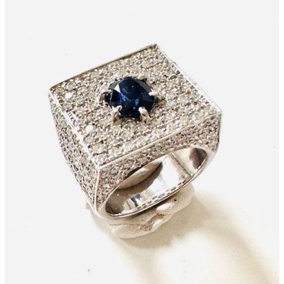 BAGUE chevalière en or blanc 750°/°° entièrement...