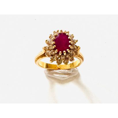 BAGUE fleur en or jaune 750°/°° ornée d’un...