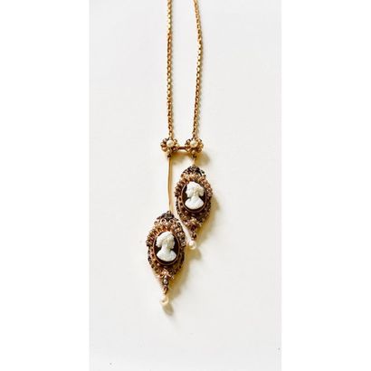 19th century. NECKLACE in yellow gold 750°/°°...