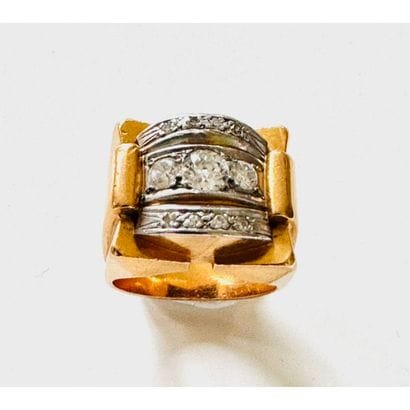 1940. 2-gold 750°/°° bridge ring set with...