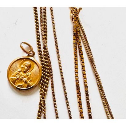 LOT DE 4 CHAINES et une médaille en or 750°/°°....