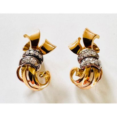 1950. PAIR OF EARRINGS ribbon knot 2 gold...