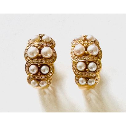 PAIR OF EARRINGS in yellow gold 750°/°° Set...