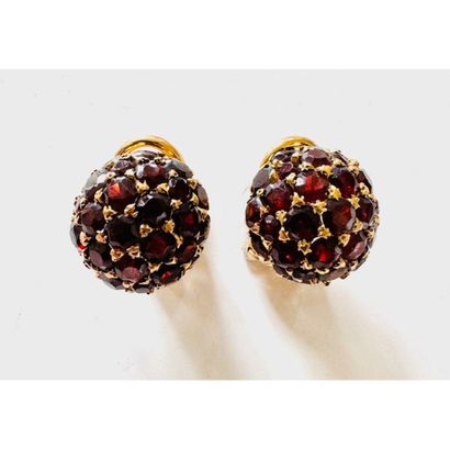 PAIRE DE BOUCLES D’OREILLES ½ cercle en or...