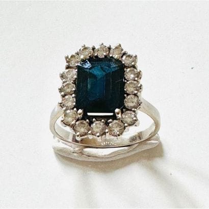 RING in white gold 750°/°° set with a rectangular...