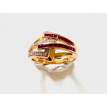 BAGUE croisée en or jaune 750°/°° ornée de...