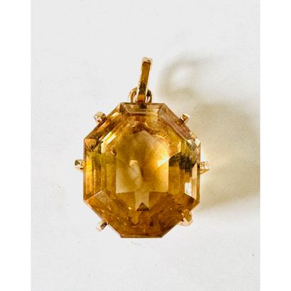 PENDANT in yellow gold 750°/°° set with a...