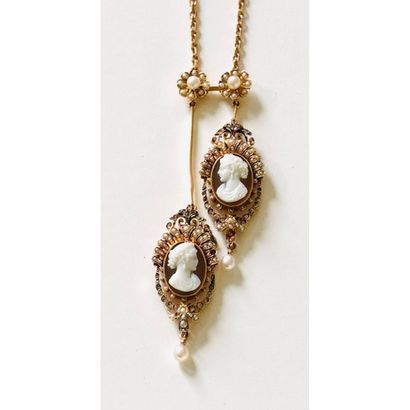 19th century. NECKLACE in yellow gold 750°/°°...