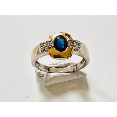 BAGUE 2 ors 750°/°° sertie clos d’un saphir...