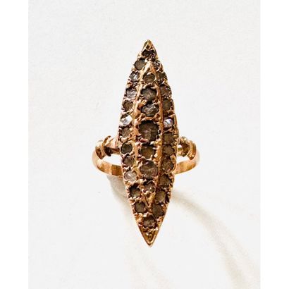 1900. Marquise ring in 375°/°° gold set with...