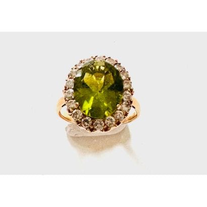 BAGUE en or jaune 750°/°° ornée d’un péridot...